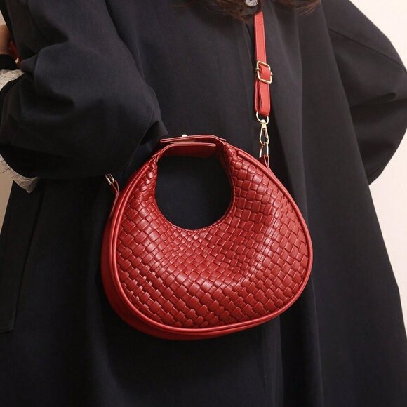 Red Vintage Women's Plain Faux Leather Moon-Shaped Bag With Zipper Closure - Picture 2 of 6